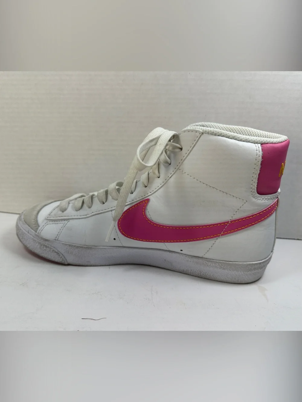 Nike Women's White High-Top Sneakers Shoes Size 7 Tie Lace Up